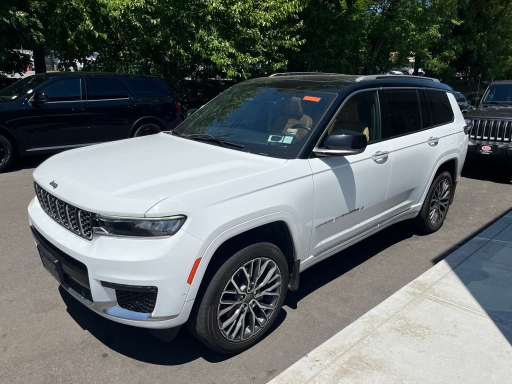 Used 2023 White/off-white Jeep Summit image 1