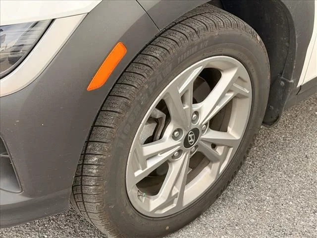 Used 2022 White Hyundai SEL image 6