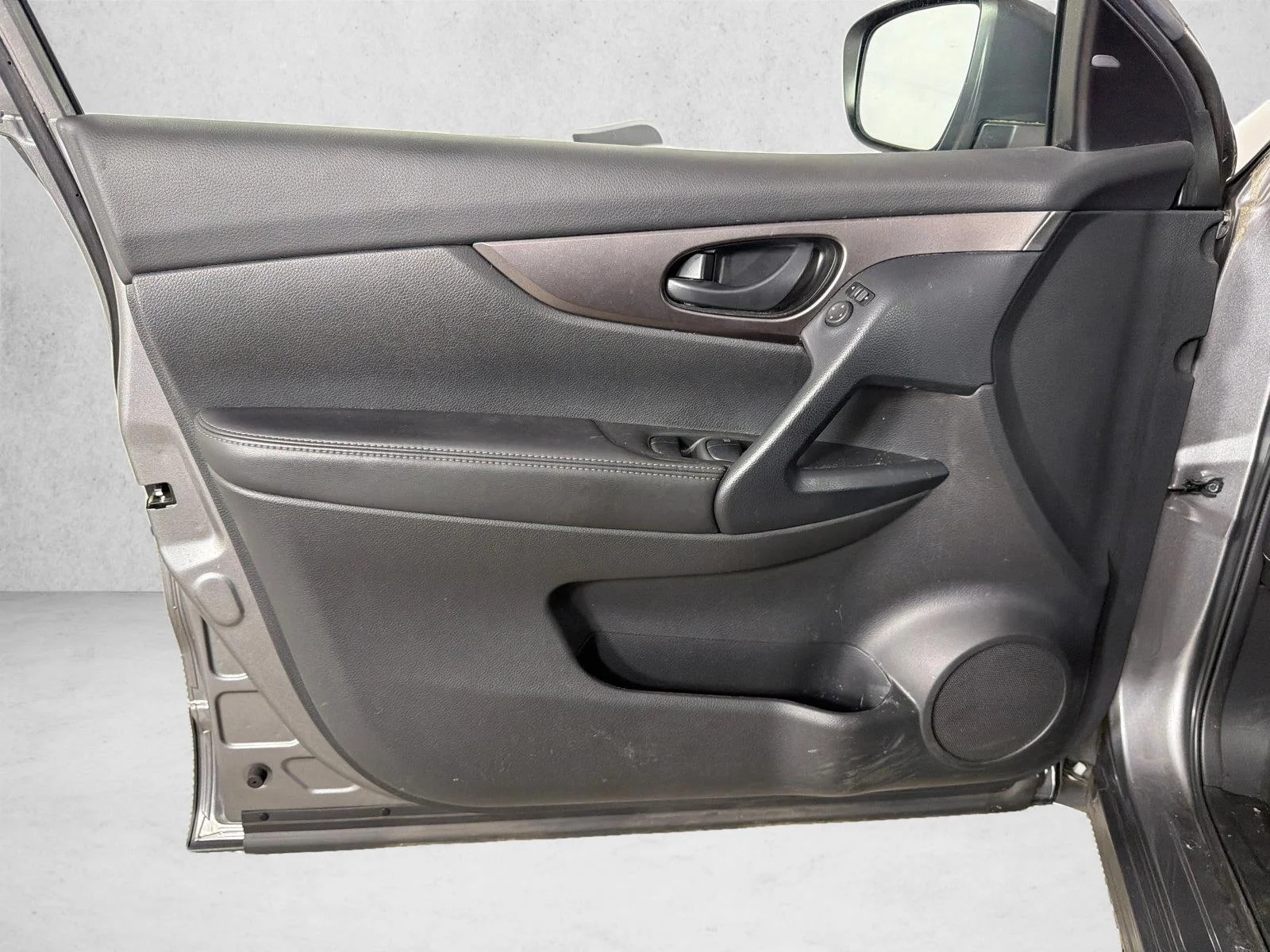 Used 2021 Red Nissan S image 10