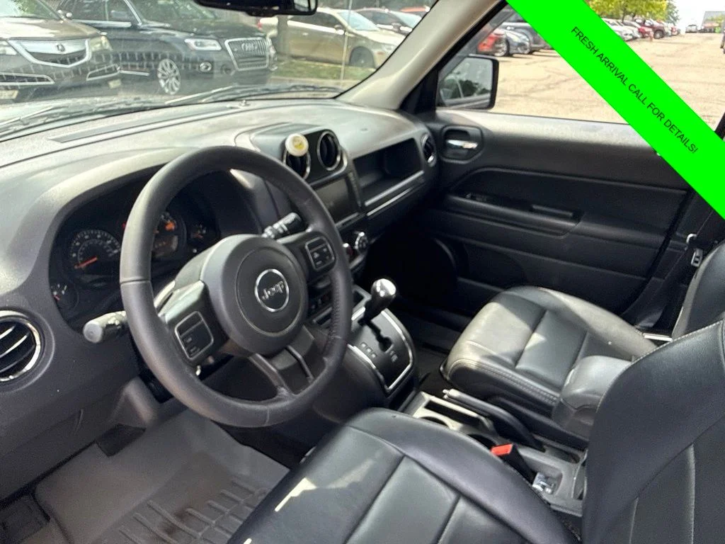 Used 2016 Gray Jeep Latitude image 17