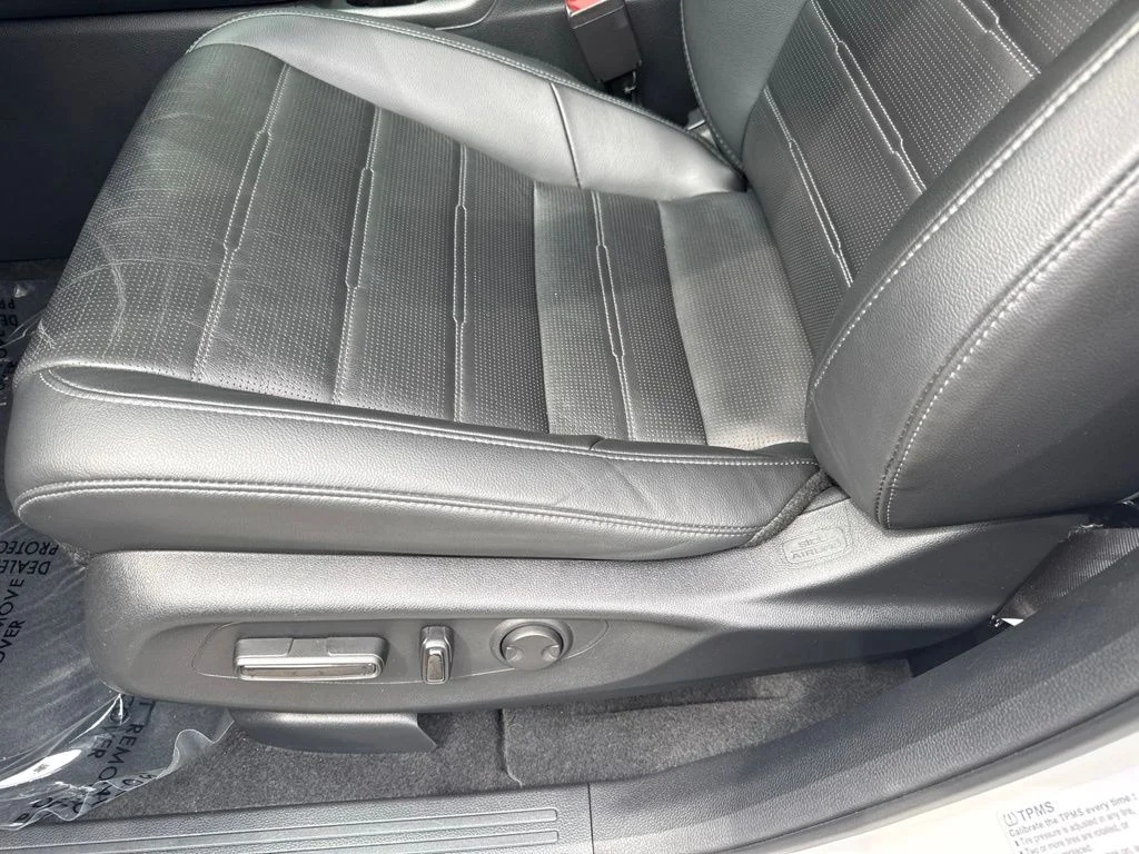 Used 2024  Honda EX-L image 19