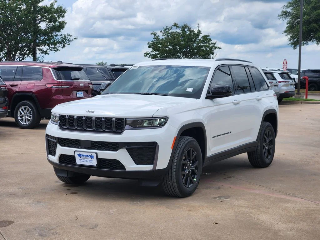 New 2026 Bright White Clear-Coat Exterior Paint Jeep Altitude image 2