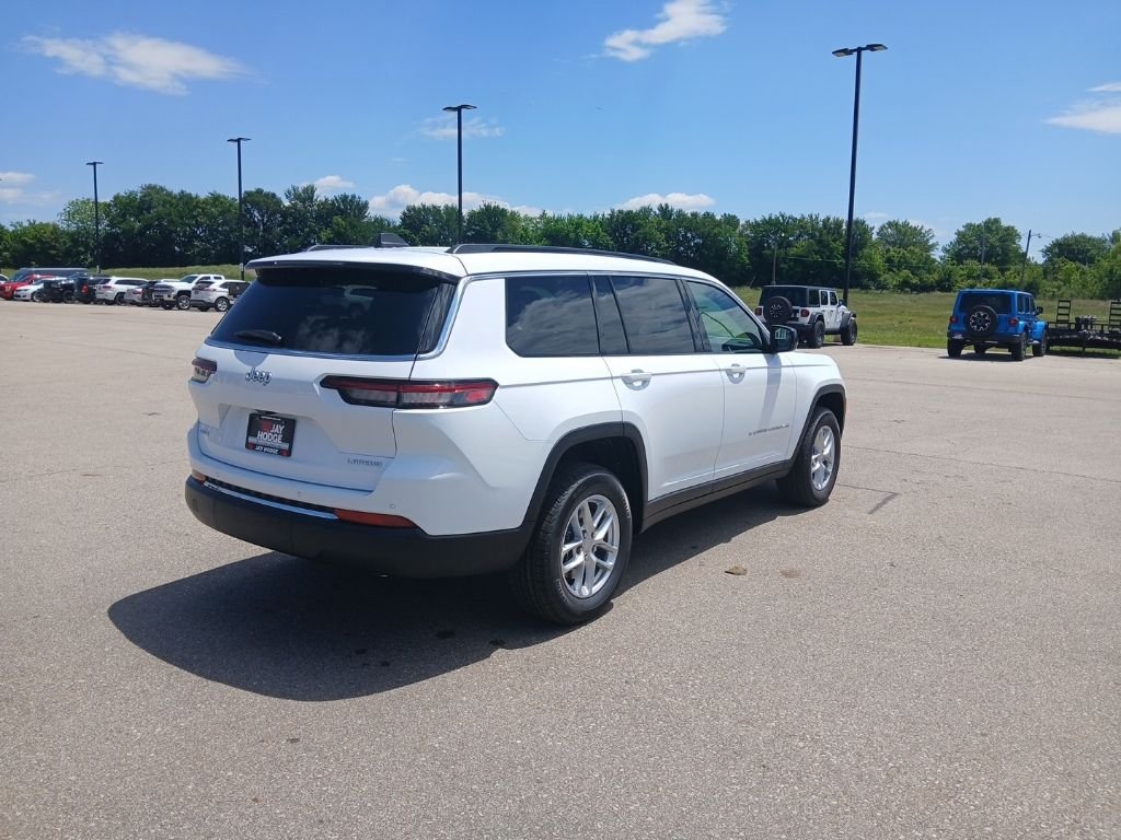New 2026 Bright White Clear-Coat Exterior Paint Jeep Laredo image 8