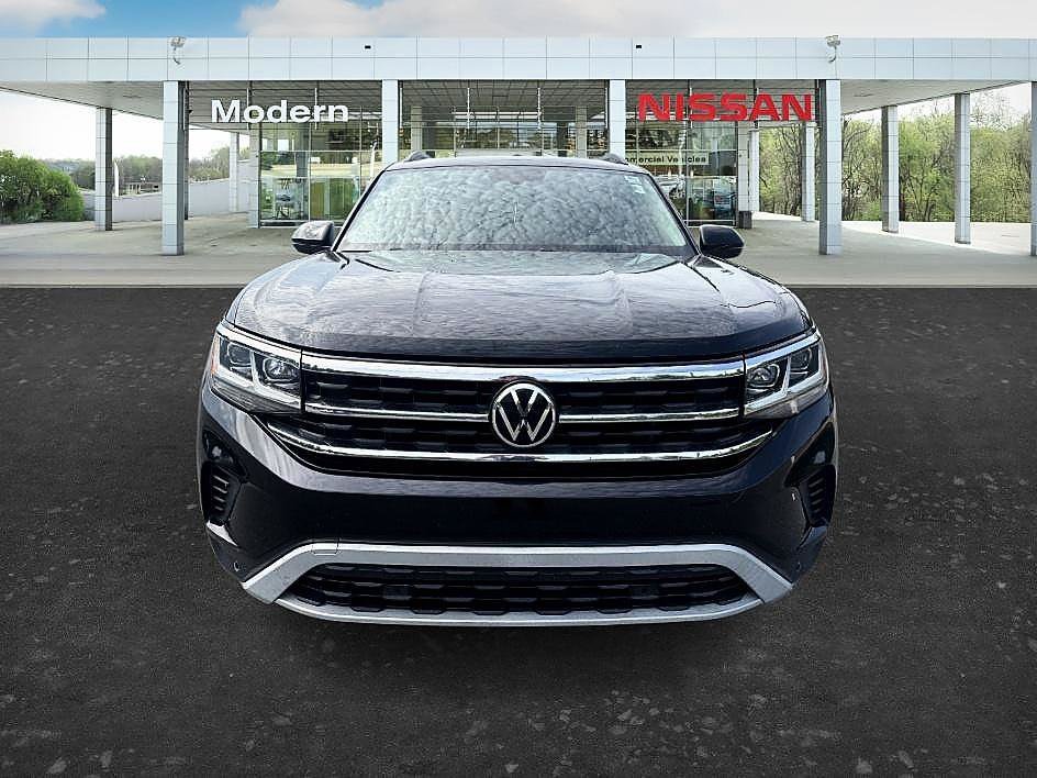 Used 2021 Deep Black Pearl Volkswagen 3.6L V6 SE w/Technology image 8