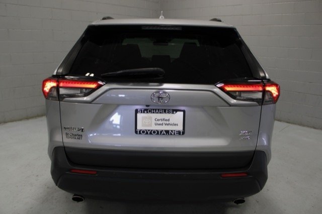 Certified Used 2019 Silver Toyota Xle premium image 23