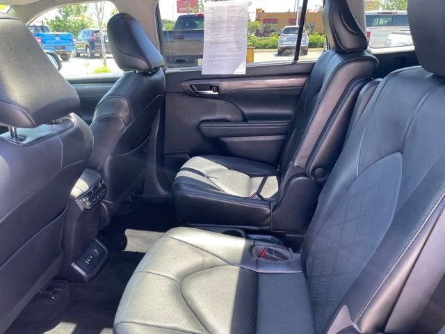 Used 2022 Gray Toyota Platinum image 30