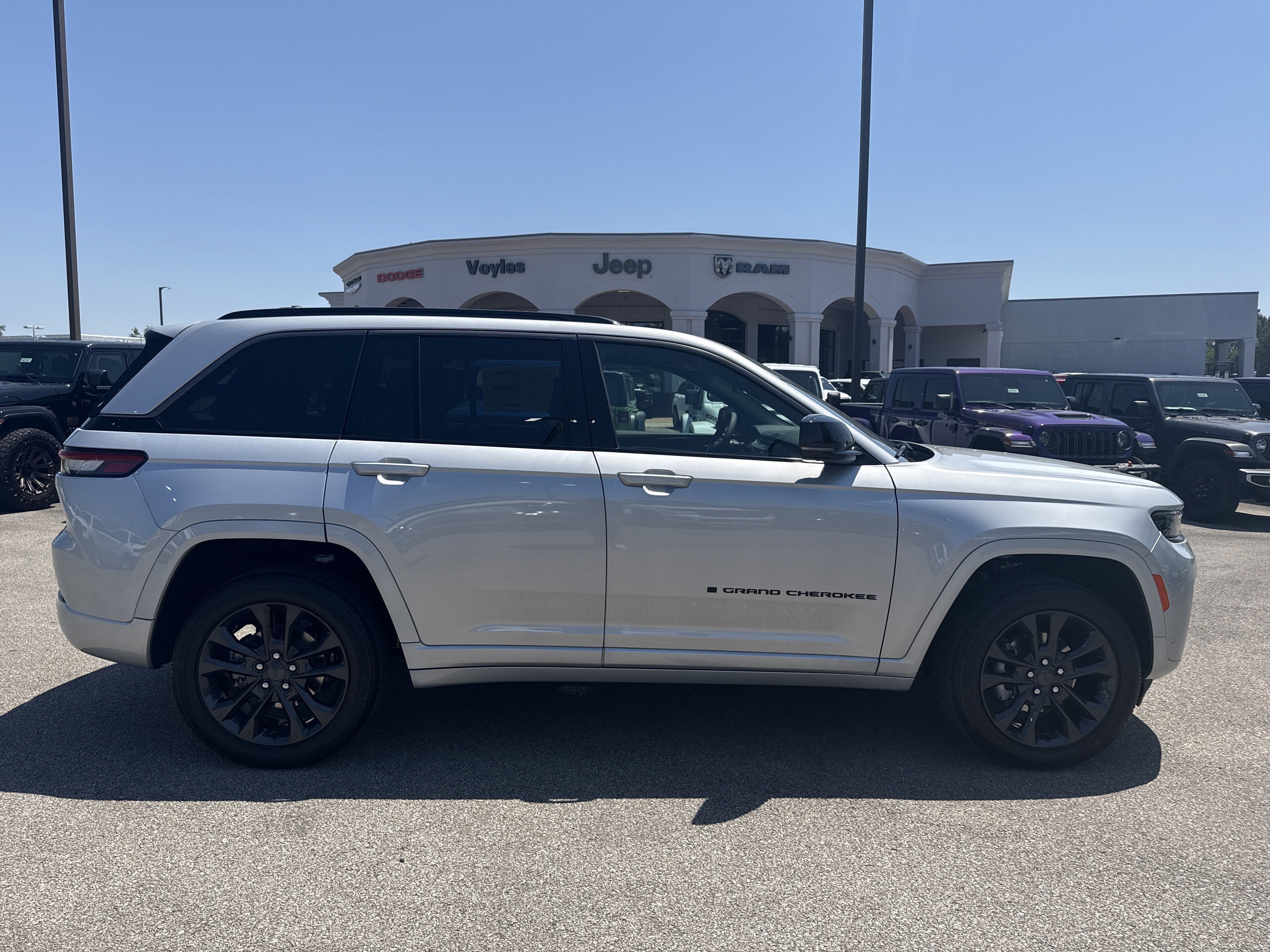 New 2026 Silver Zynith Jeep Limited Reserve image 8