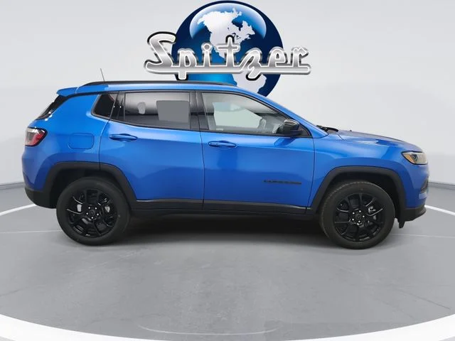 New 2026 Hydro Blue Pearl-Coat Exterior Paint Jeep Latitude image 10