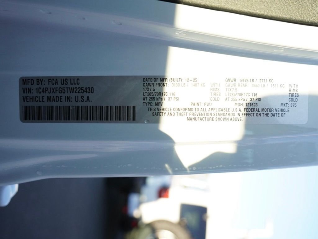 New 2026 Bright White Clear-Coat Exterior Paint Jeep Rubicon image 28