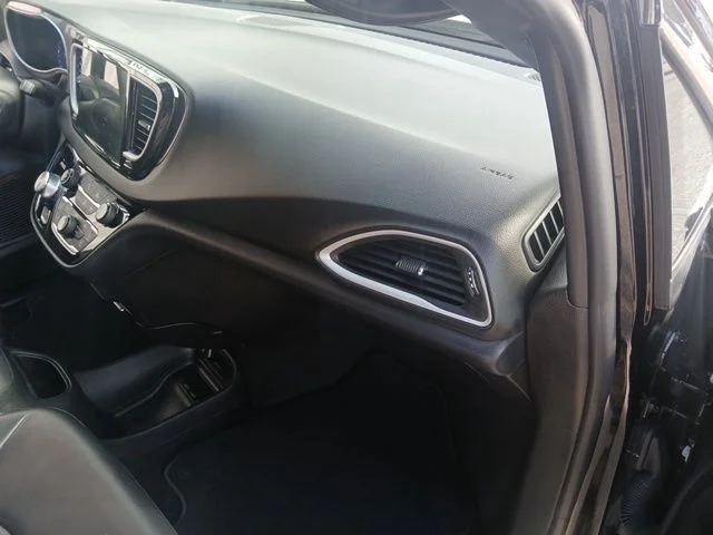 Used 2025 Black Chrysler Select image 25