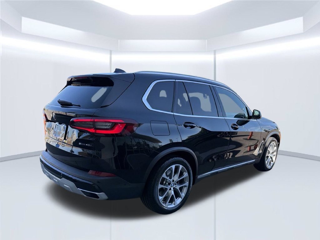 Used 2022 Black BMW sDrive40i image 7