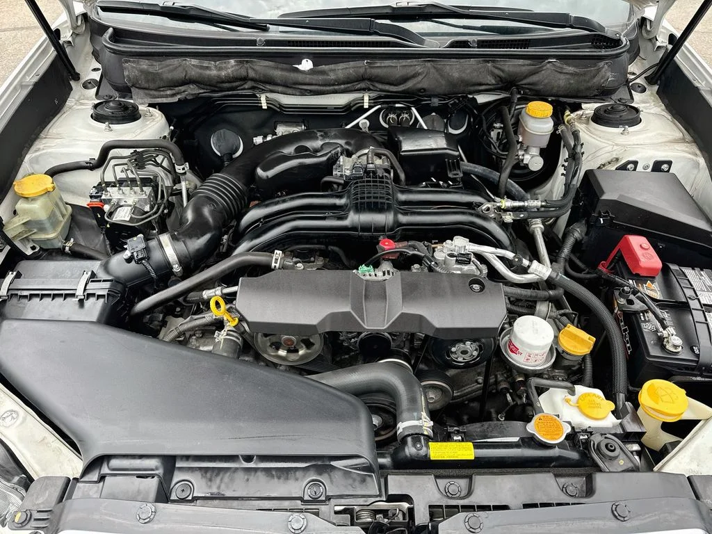 Used 2013 White Subaru 2.5i image 36