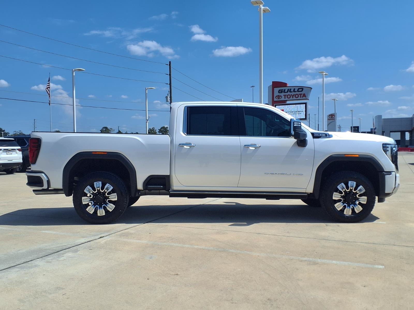 Used 2025 White Frost GMC Denali image 5