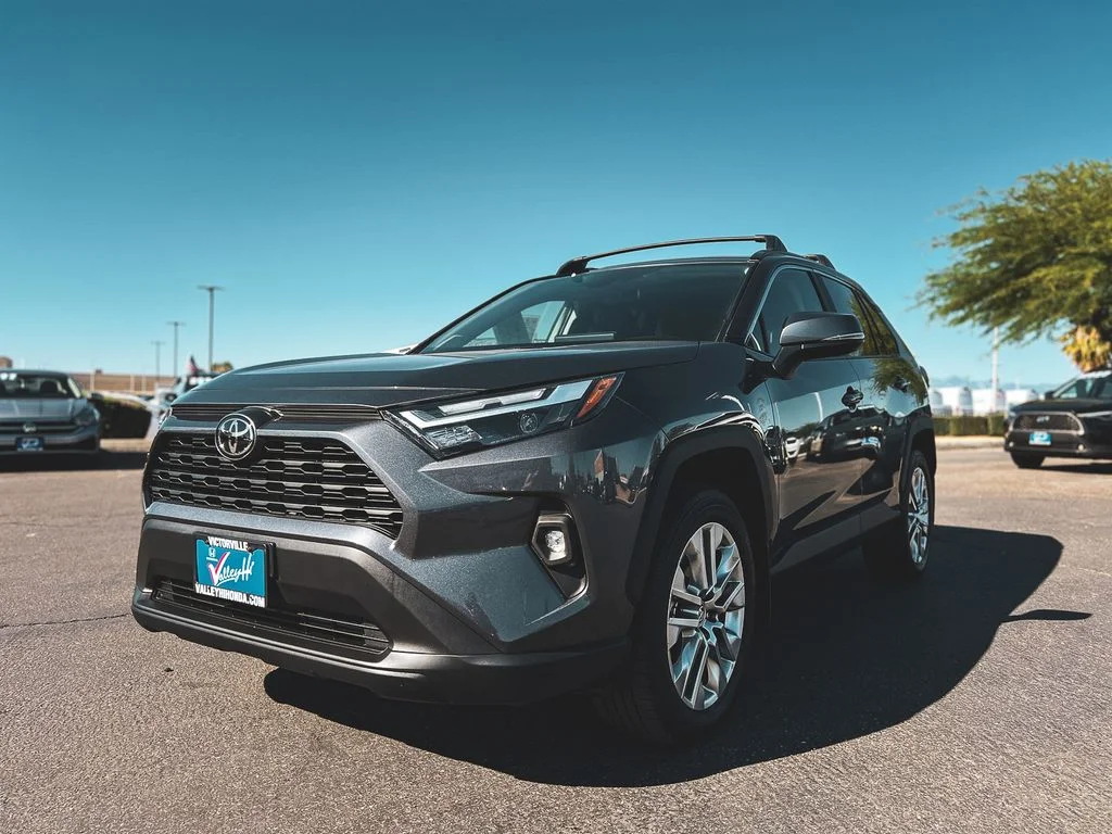 Used 2025 Magnetic Gray Metallic Toyota XLE Premium image 4