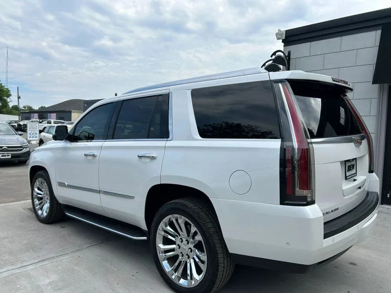 Used 2019 White Cadillac Sport Utility 4D image 8