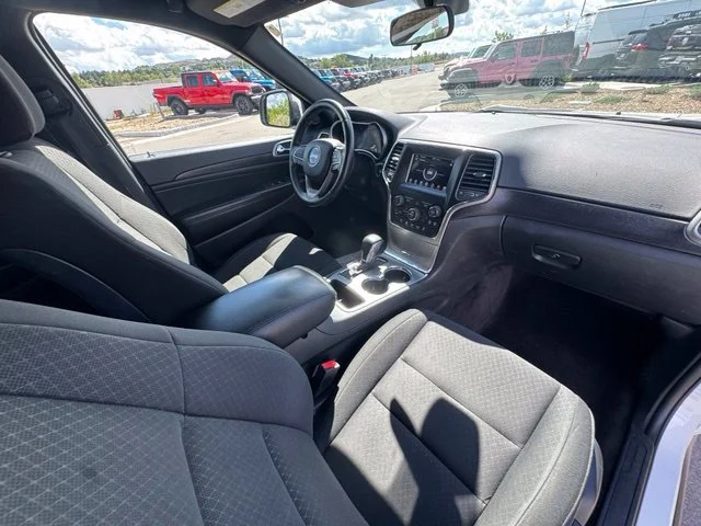 Used 2018 White Jeep Laredo E image 27