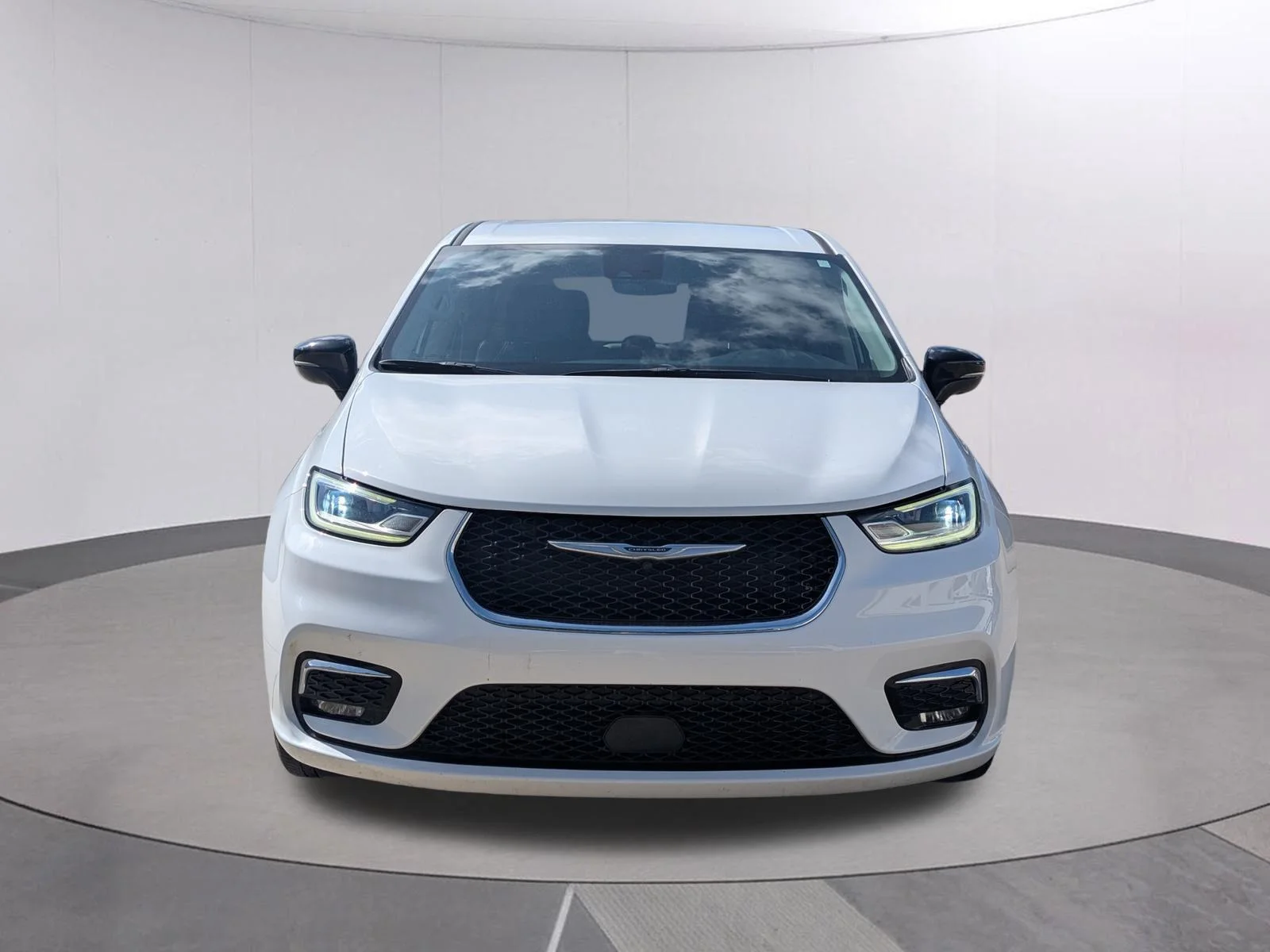Used 2024 Bright White Clearcoat Chrysler Touring L image 8