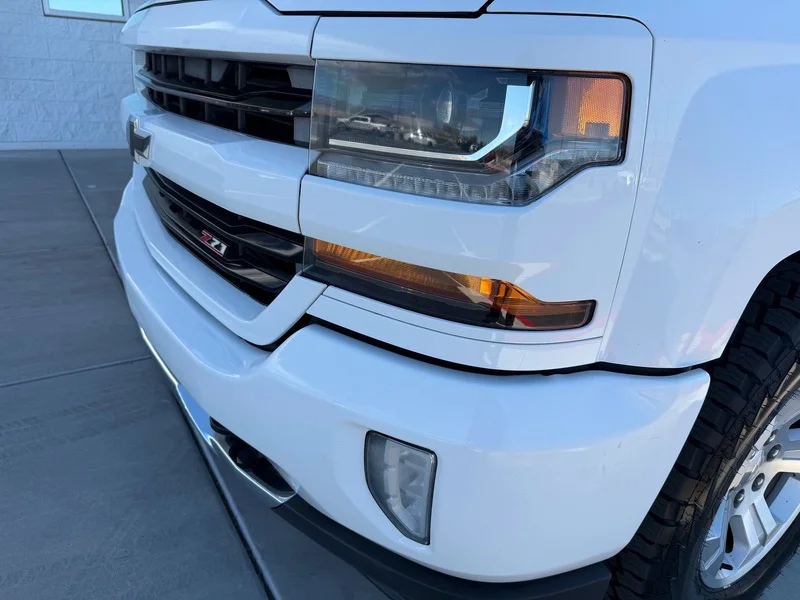 Used 2017 SUMMIT WHITE Chevrolet LT image 30