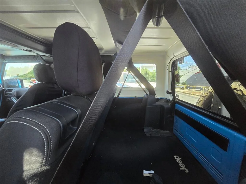 Used 2017 Blue Jeep Unlimited Sahara image 6