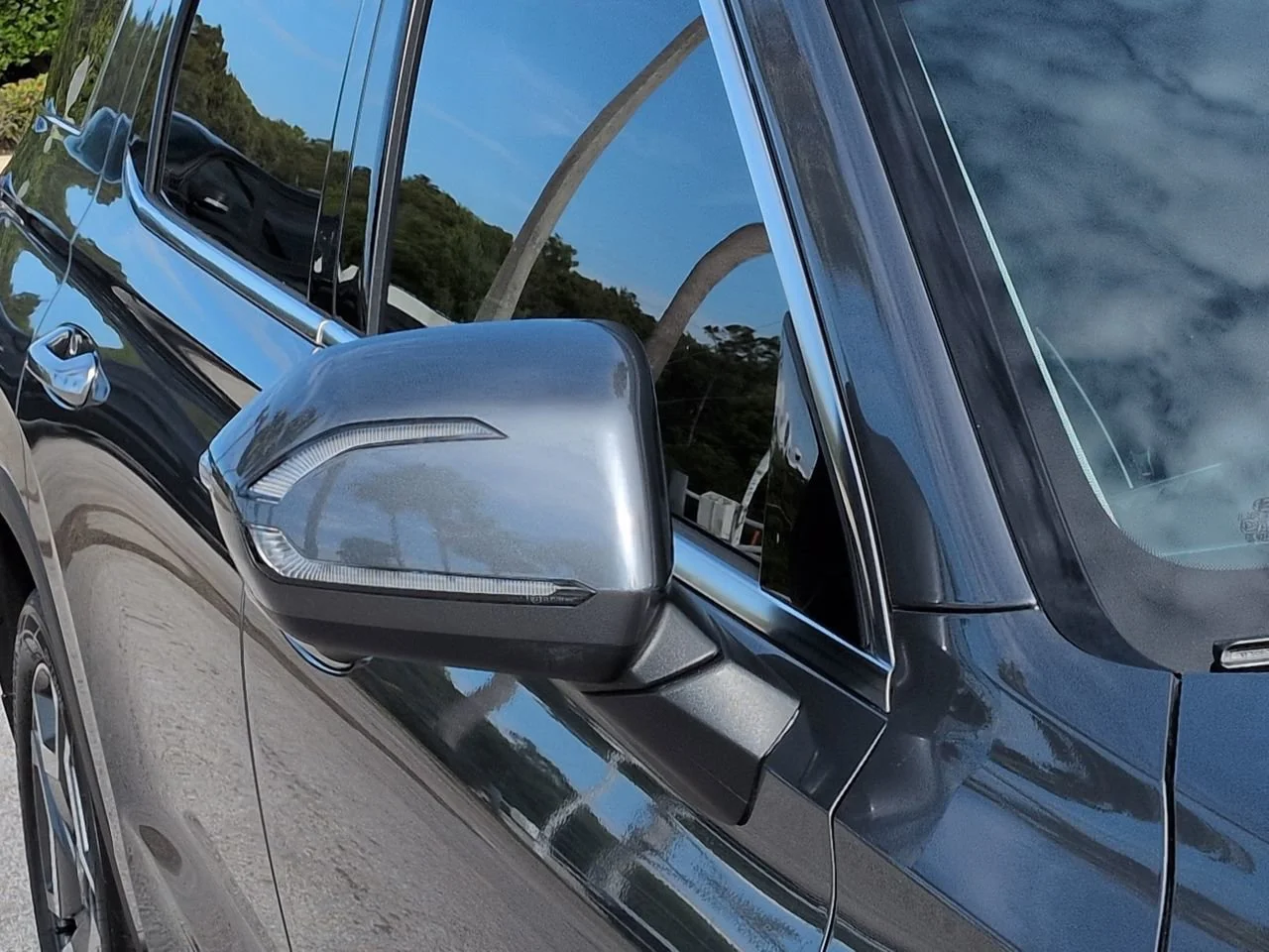 Used 2025 Gray Hyundai SEL Premium 7P image 11