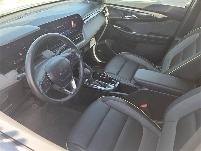 Used 2025 Iridescent Pearl Tricoat Chevrolet ACTIV image 9