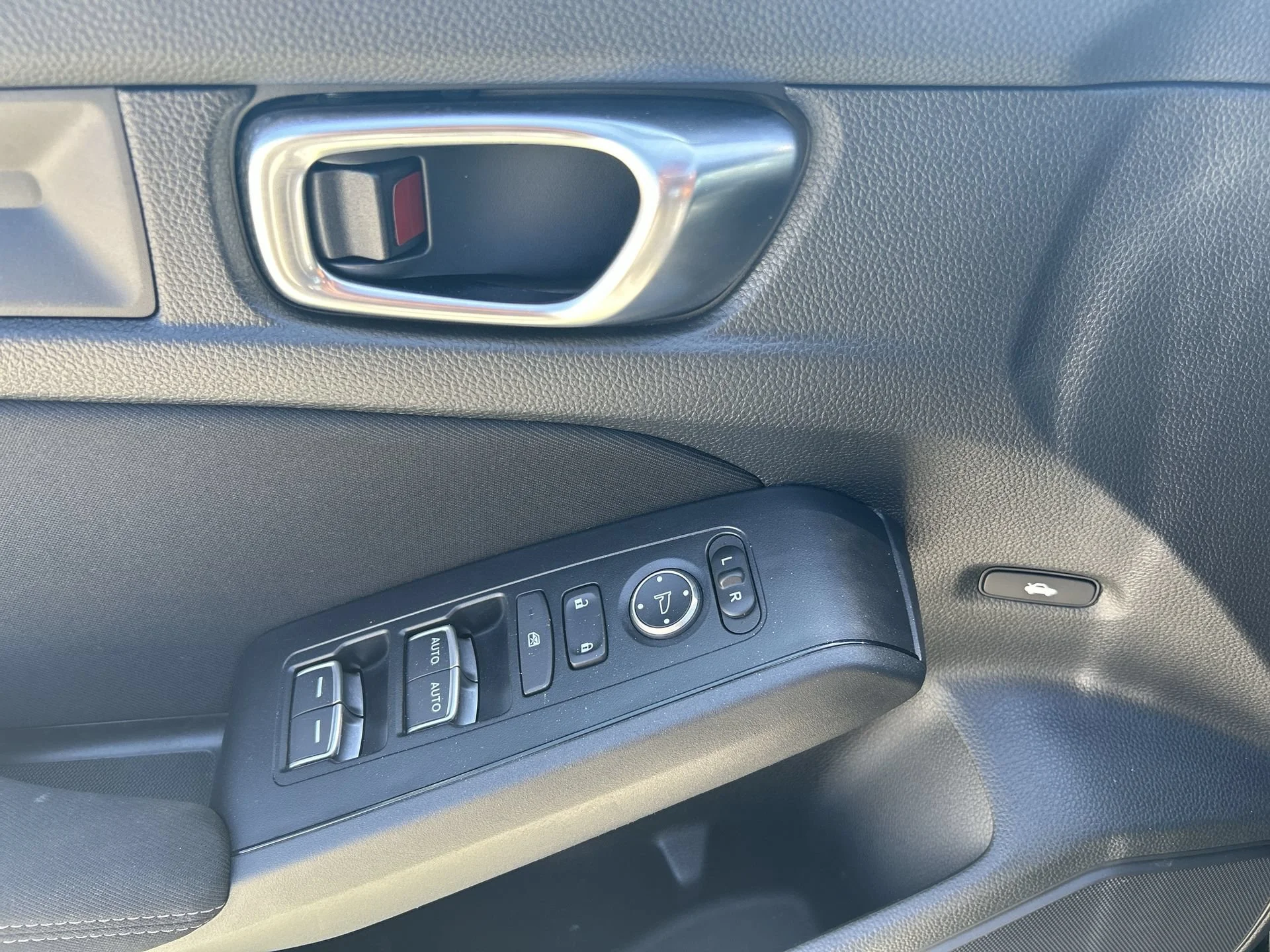 2025 Honda Civic Sport - Photo 15