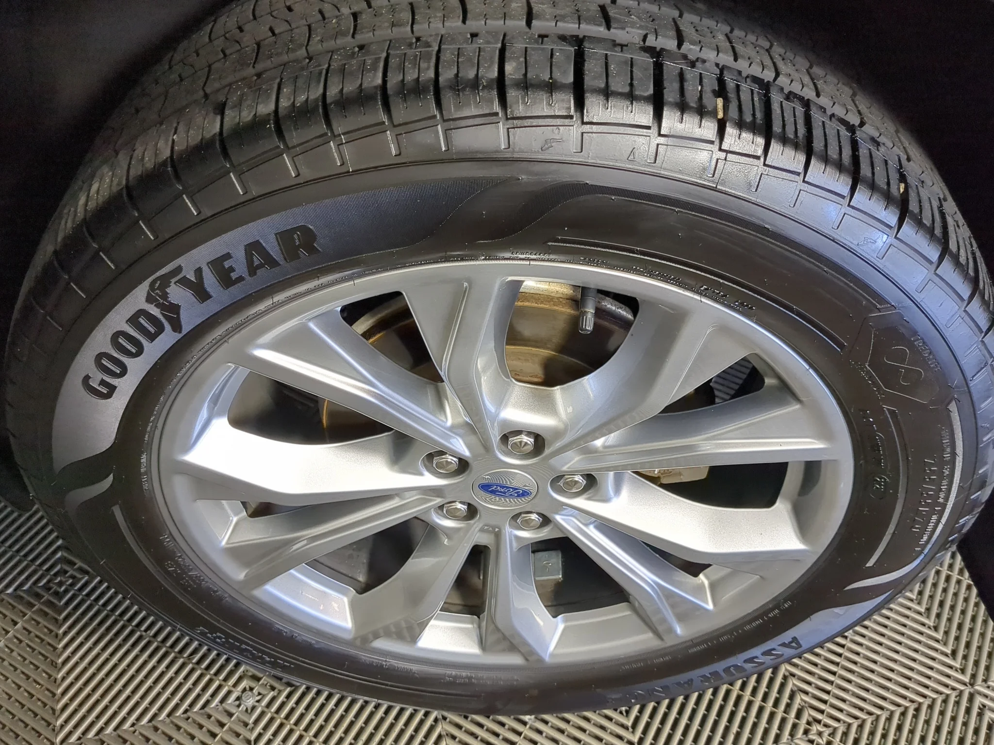 Used 2020 Agate Black Metallic Ford XLT image 16