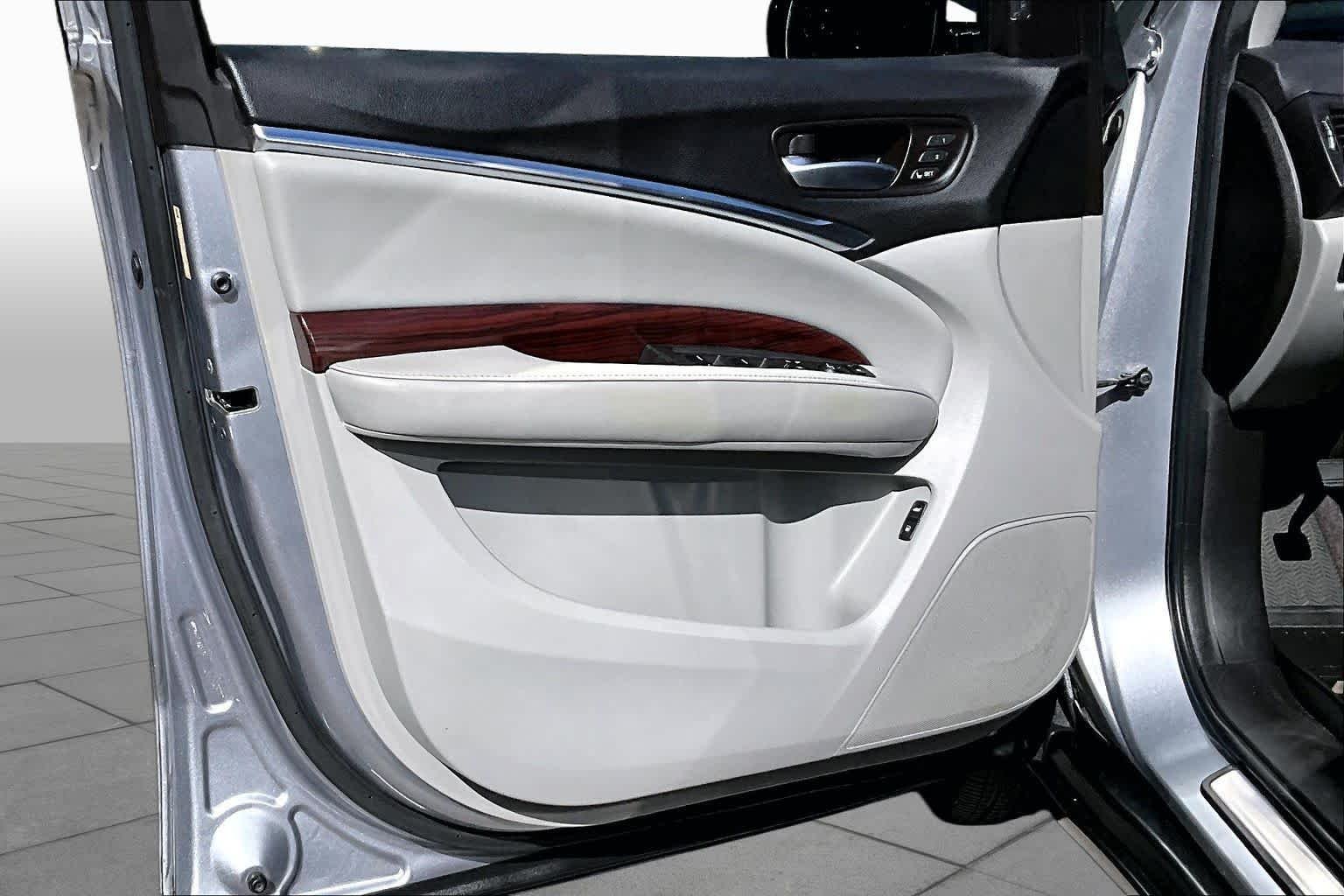 Used 2016 Lunar Silver Metallic Acura w/Advance image 26