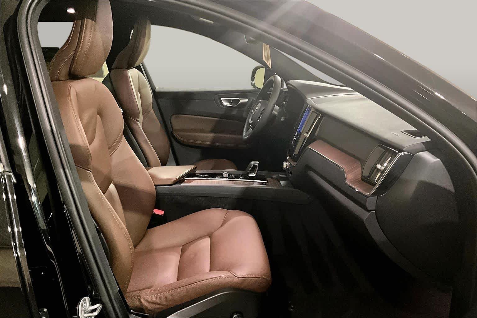 Used 2023 BLACK Volvo Plus Bright Theme image 7