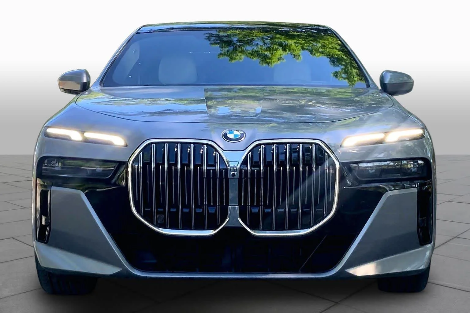 Certified Used 2023 Oxide Grey Metallic BMW 760i xDrive image 3