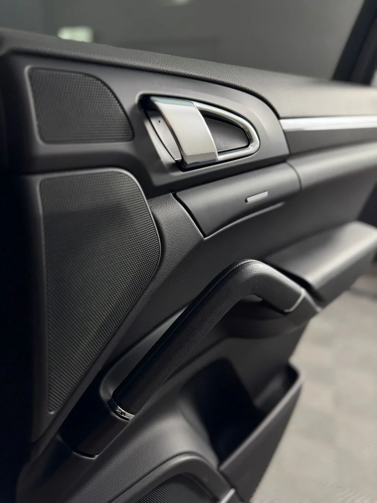 Used 2018 Moonlight Blue Metallic Porsche Base image 33