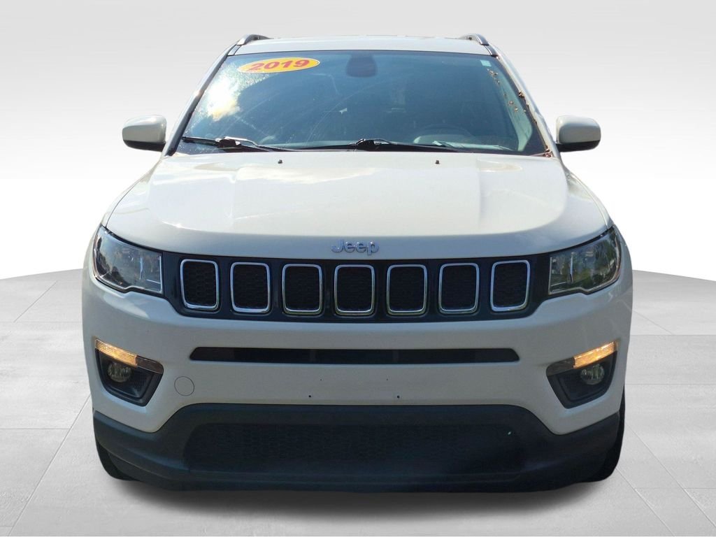Used 2019 White Clearcoat Jeep Latitude image 3