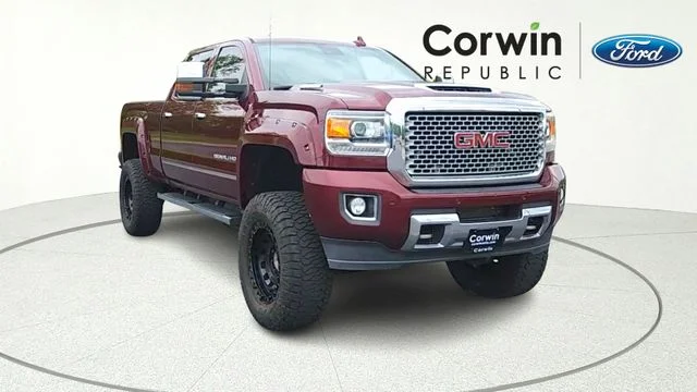 2017 GMC Sierra 4WD Crew Cab Standard Box Denali's photo