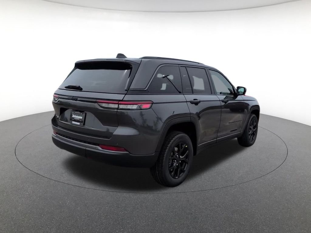 New 2026 Baltic Gray Metallic Clearcoat Jeep Laredo image 5