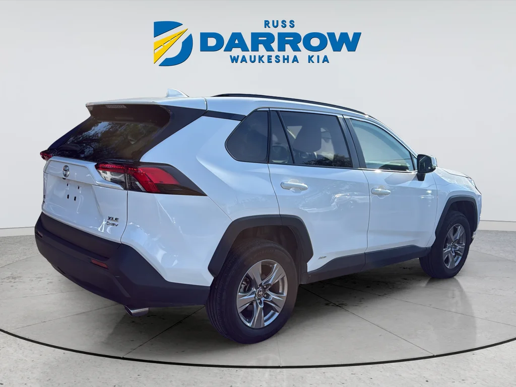 Used 2025 White Toyota XLE image 5