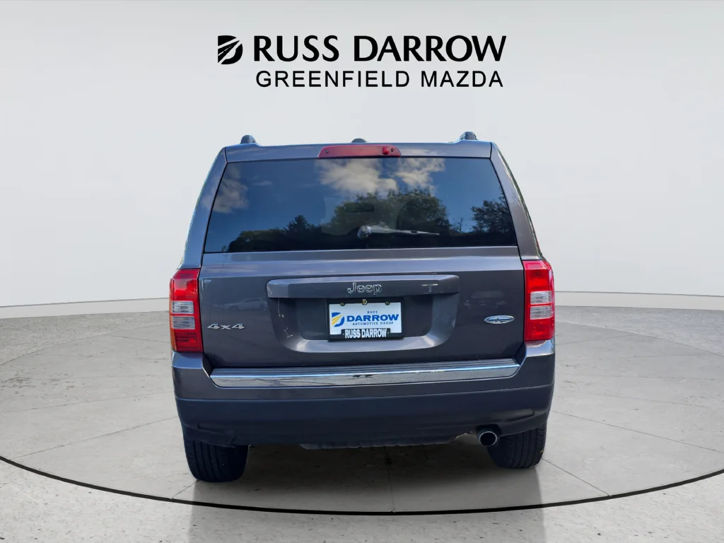 Used 2016 Gray Jeep Latitude image 4