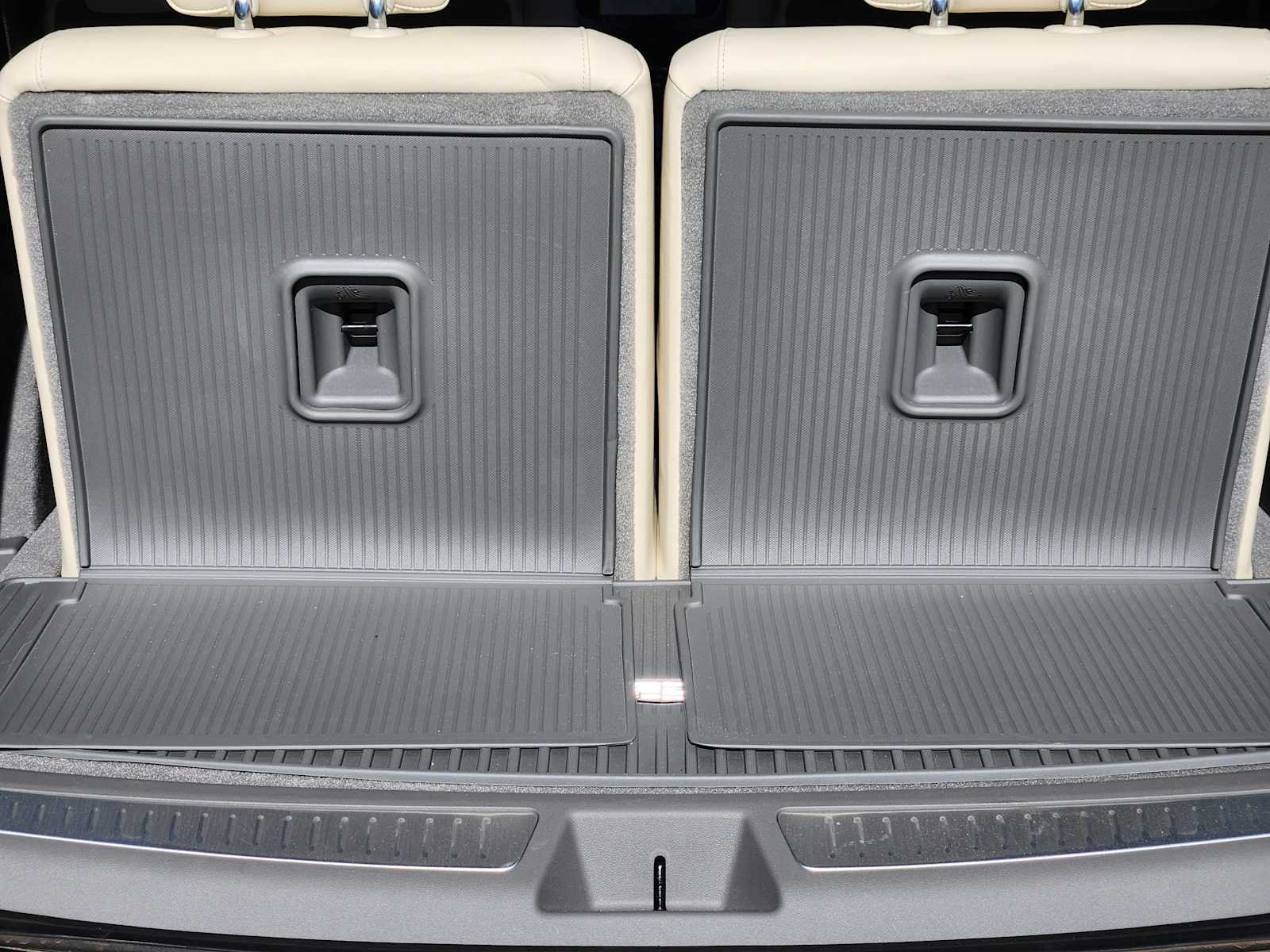 2025 Cadillac XT6 Premium Luxury - Photo 25