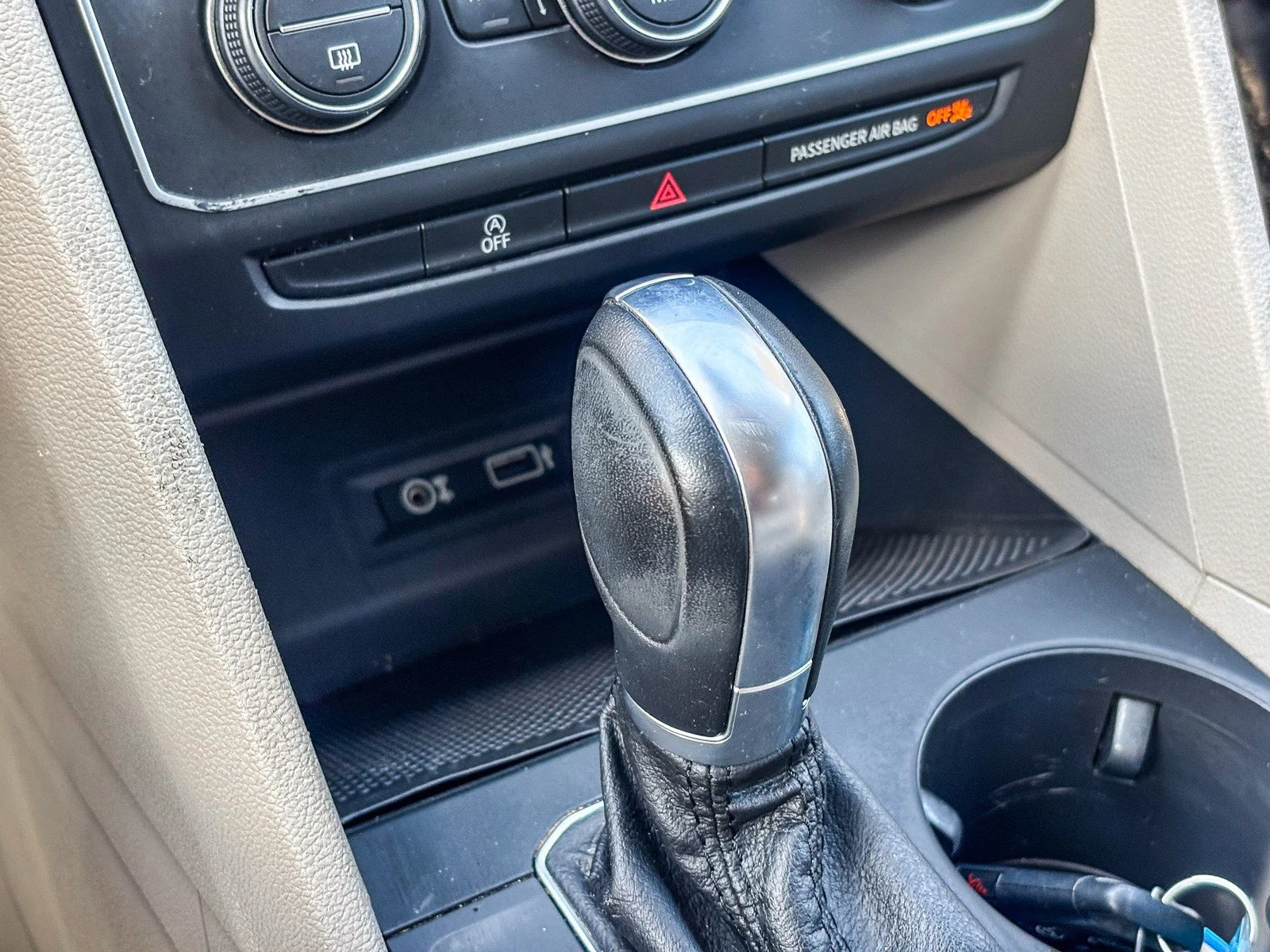 Used 2019 Pacific Blue Metallic Volkswagen 3.6L V6 SE image 24