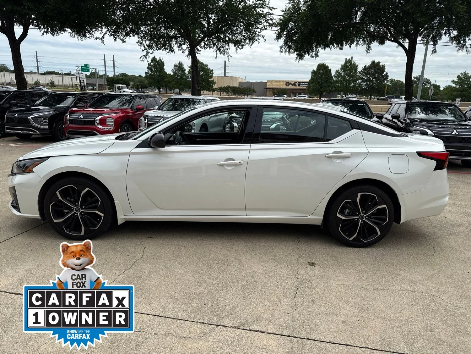 Used 2024 White Nissan 2.5 SR image 7