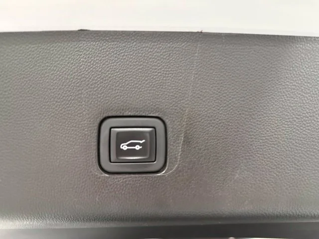 Used 2020 White Chevrolet 3LT image 12