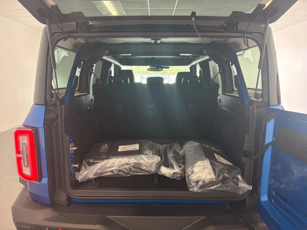 New 2026 Velocity Blue Metallic Ford Badlands® image 9