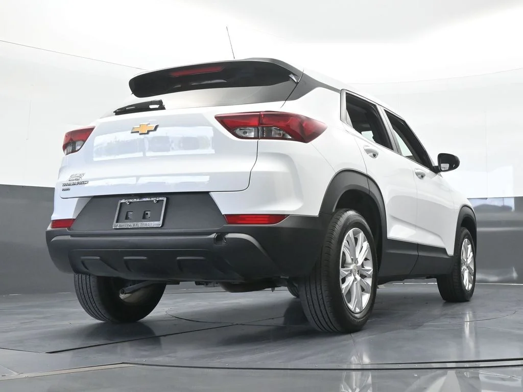 Used 2023 Summit White Chevrolet LS image 53