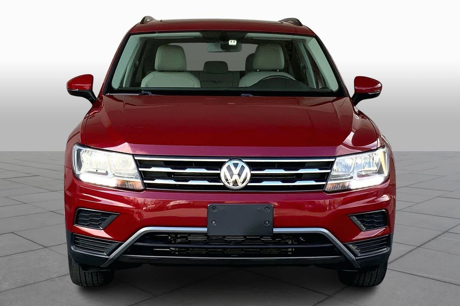 Used 2019 Cardinal Red Metallic Volkswagen SE image 4
