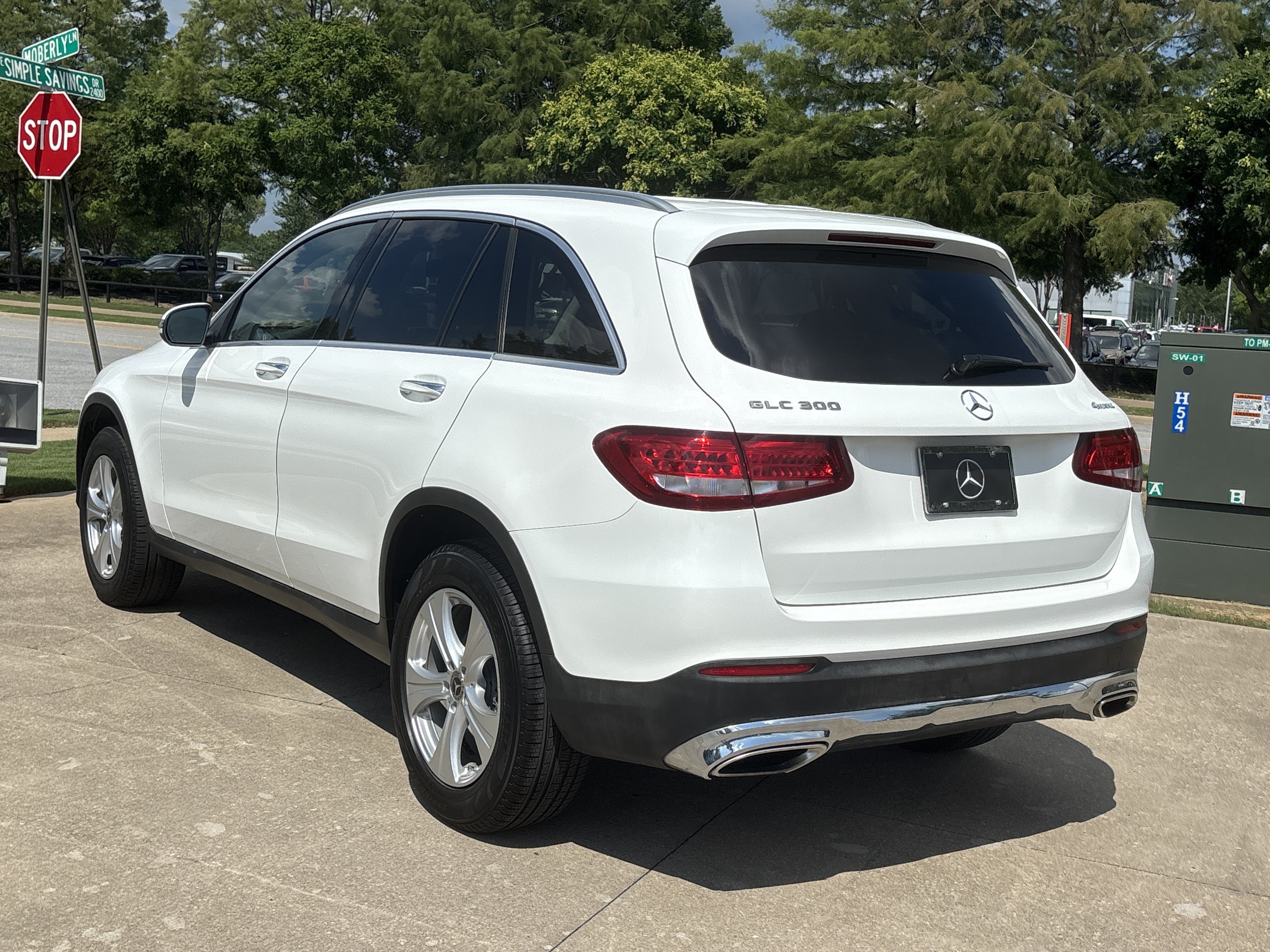 Used 2018 POLAR WHITE Mercedes-Benz 300 4Matic image 10