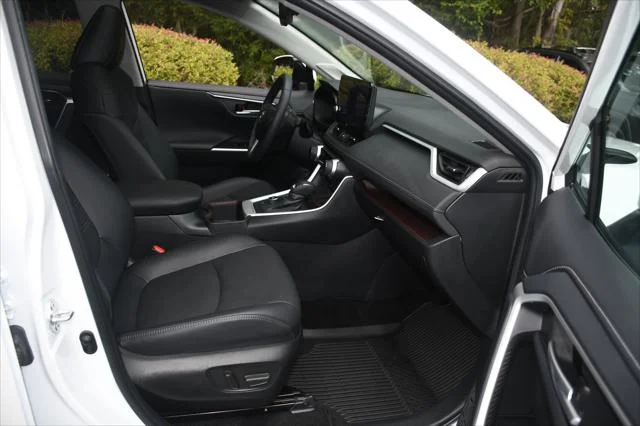 Certified Used 2024 WIND CHILL PEARL Toyota  image 23