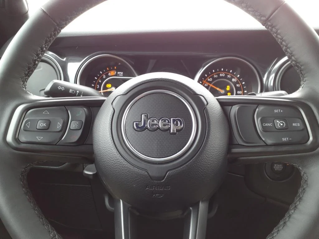 New 2023 Black Clear-Coat Exterior Paint Jeep Sport Altitude image 15