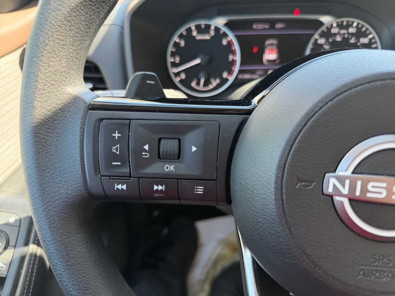 Used 2023 Pearl White Tricoat Nissan SV image 19