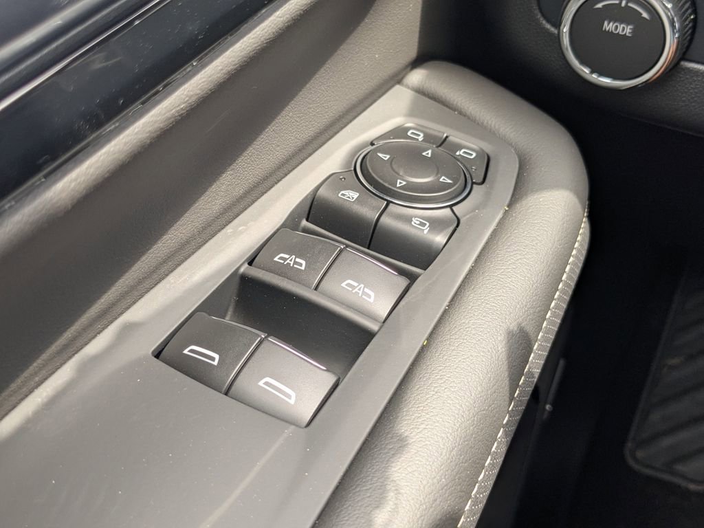 2025 Chevrolet Suburban Premier - Photo 21