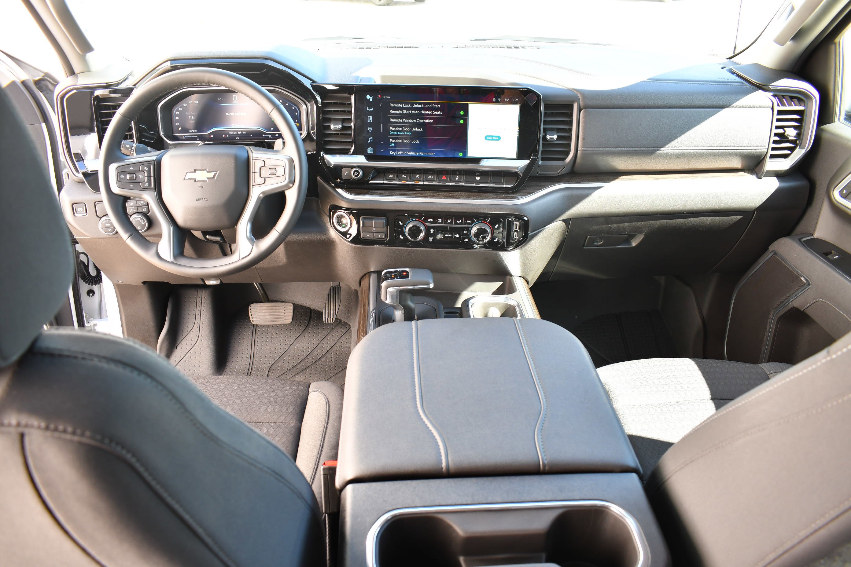 2025 Chevrolet Silverado 1500 LT - Photo 18