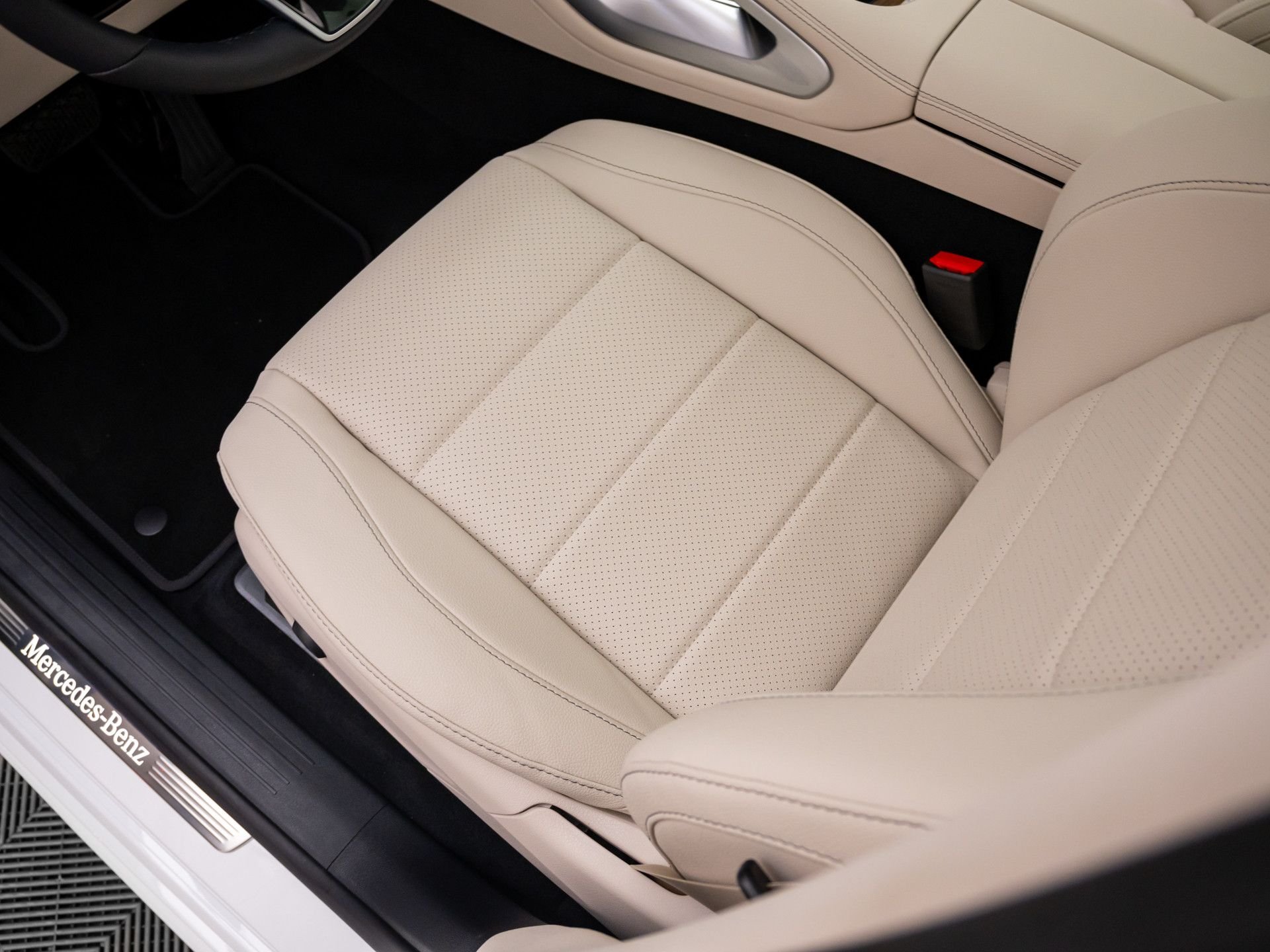 New 2026 Polar White Mercedes-Benz GLE 450 image 16